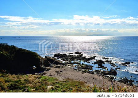 城ヶ島公園から望む相模湾 城ヶ島公園から望む相模湾 57143651