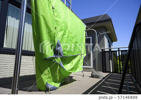 テントを干す 57146899