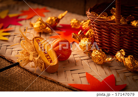 ハロウィーンイメージ　ハロウィン　お菓子　おもちゃカボチャ 57147079