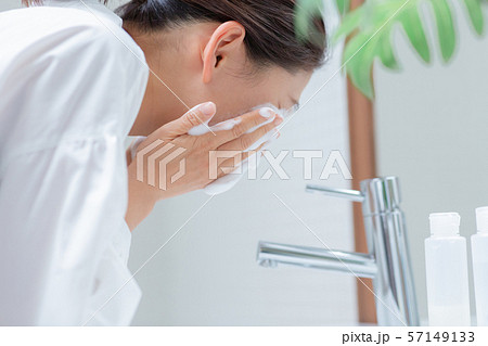 a thirty-something woman a thirty-something woman 57149133