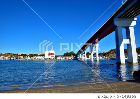 城ヶ島大橋と青空 57149268
