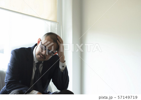 Work stress causes various diseases. Such as office syndrome Work stress causes various diseases. Such as office syndrome 57149719