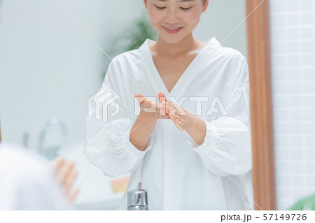 a thirty-something woman 57149726