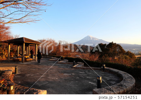 富士川サービスエリアより望む富士山 57154251