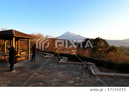 富士川サービスエリアより望む富士山 富士川サービスエリアより望む富士山 57154255