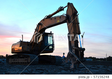 Large tracked excavator with hydraulic shears on a construction site   57156248