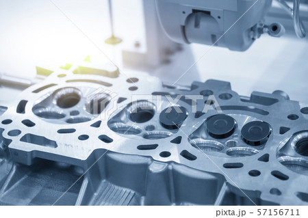 The cylinder head in the assembly process . 57156711