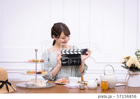 女優　映画撮影　カチンコ 57156856