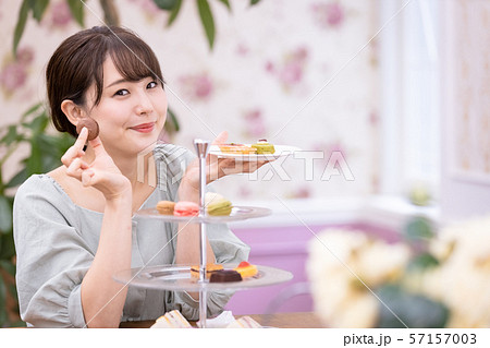 女性 アフタヌーンティー スイーツ 焼き菓子 女性 アフタヌーンティー スイーツ 焼き菓子 57157003