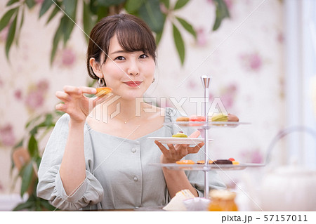女性 アフタヌーンティー スイーツ 焼き菓子 女性 アフタヌーンティー スイーツ 焼き菓子 57157011