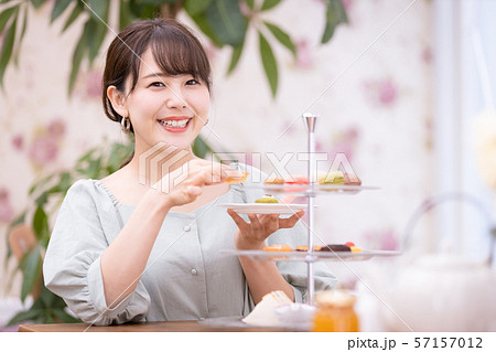 女性 アフタヌーンティー スイーツ 焼き菓子 女性 アフタヌーンティー スイーツ 焼き菓子 57157012