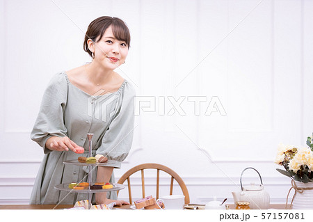 女性 アフタヌーンティー スイーツ 焼き菓子 女性 アフタヌーンティー スイーツ 焼き菓子 57157081