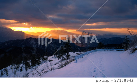 夜明けの光 57159942