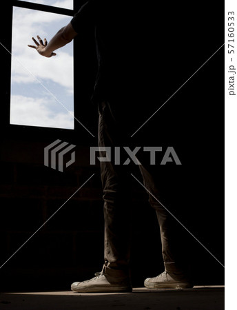 Lack of freedom of life in the hand room 57160533