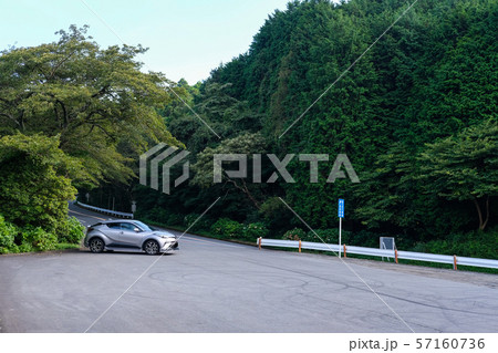 ターンパイクと車 57160736