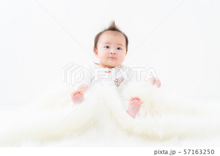 女の子　赤ちゃん 57163250