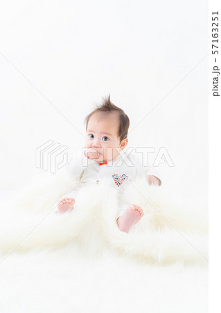 女の子　赤ちゃん 57163251