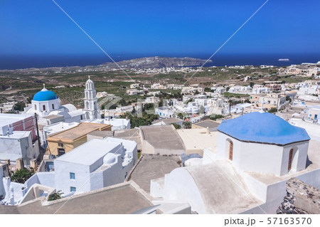 ギリシャ・サントリーニ島 夏のエンポリオの街の風景 ギリシャ・サントリーニ島 夏のエンポリオの街の風景 57163570