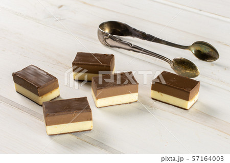Two colours nougat on grey wood 57164003