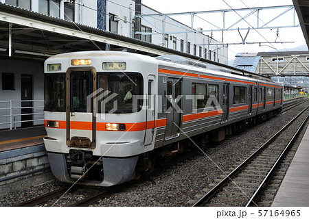 飯田線辰野駅に停車する313系3000番台の写真素材 [57164965] - PIXTA