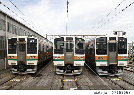 新前橋電車区に留置中の211系 新前橋電車区に留置中の211系 57165668