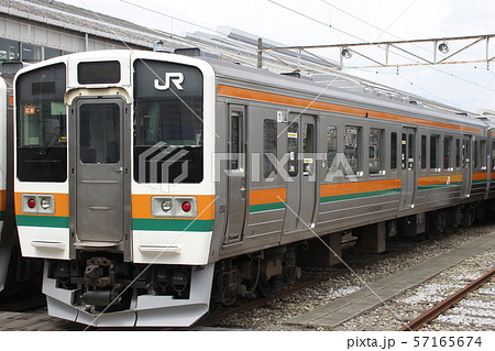 新前橋電車区に留置中の211系 57165674