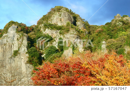 競秀峰の紅葉 57167047