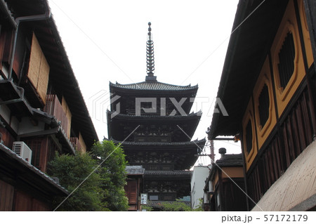 京都　八坂の塔 57172179