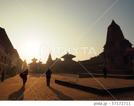 ネパール・バクタプル 早朝のダルバール広場 / Durbar Square, Bhaktapur ネパール・バクタプル 早朝のダルバール広場 / Durbar Square, Bhaktapur 57172711