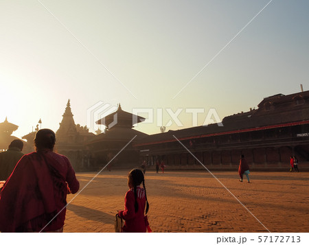 ネパール・バクタプル 早朝のダルバール広場 / Durbar Square, Bhaktapur ネパール・バクタプル 早朝のダルバール広場 / Durbar Square, Bhaktapur 57172713