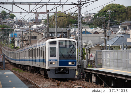 西武鉄道6000系 東急東横線 東白楽駅 西武鉄道6000系 東急東横線 東白楽駅 57174058