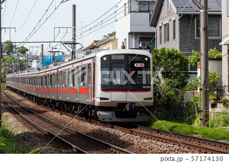 東急東横線5000系　東白楽駅 57174130