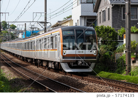 東京メトロ10000系 東急東横線 東白楽駅 東京メトロ10000系 東急東横線 東白楽駅 57174135