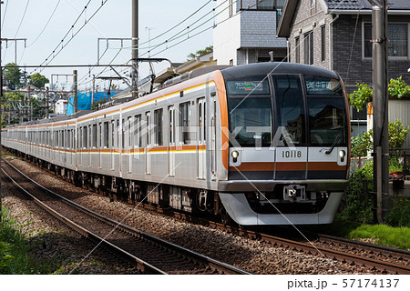東京メトロ10000系 東急東横線 東白楽駅 東京メトロ10000系 東急東横線 東白楽駅 57174137