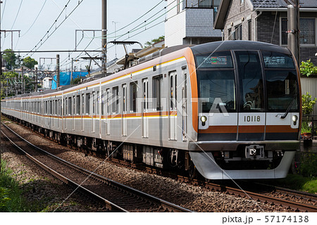 東京メトロ10000系 東急東横線 東白楽駅 東京メトロ10000系 東急東横線 東白楽駅 57174138