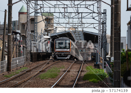 東京メトロ10000系　東急東横線　東白楽駅 57174139