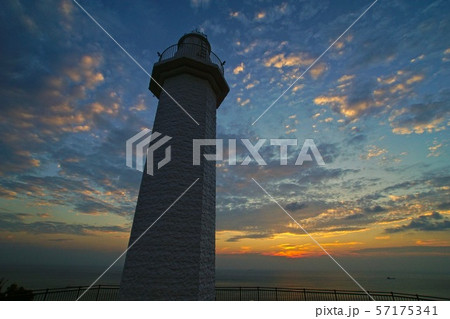 日ノ岬灯台夕景　和歌山県日高郡日高町 57175341
