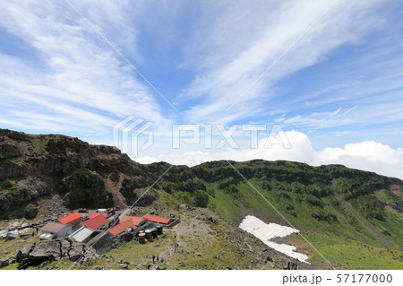 鳥海山山頂室小屋と外輪山 57177000