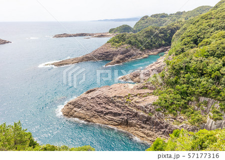 日向岬展望台から撮影 (馬ケ背・細島灯台) 宮崎県日向市 日向岬 日向岬展望台から撮影 (馬ケ背・細島灯台) 宮崎県日向市 日向岬 57177316
