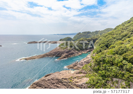 日向岬展望台から撮影 (馬ケ背・細島灯台) 宮崎県日向市 日向岬 日向岬展望台から撮影 (馬ケ背・細島灯台) 宮崎県日向市 日向岬 57177317