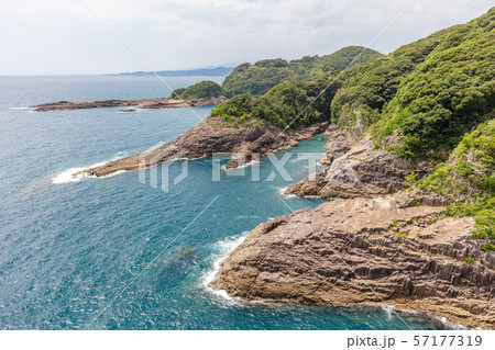 日向岬展望台から撮影 （馬ケ背・細島灯台） 宮崎県日向市 日向岬 57177319