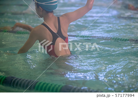 In the pool 57177994