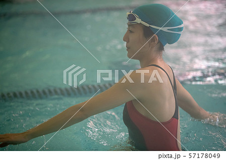 In the pool 57178049