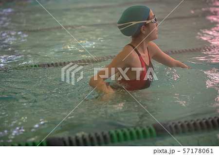 In the pool 57178061