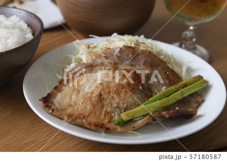豚肉の塩麹焼きの食卓 豚肉の塩麹焼きの食卓 57180587