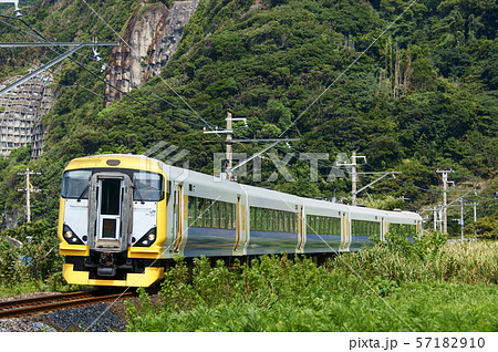 内房線：浜金谷～保田　新宿さざなみ（E257系500番台） 57182910