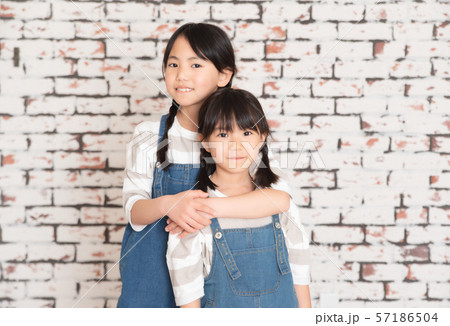 仲の良い姉妹 仲の良い姉妹 57186504