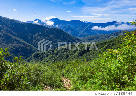 雨飾山登山 (登山道から高妻山方面を望む) 雨飾山登山 (登山道から高妻山方面を望む) 57189444