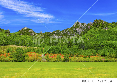 【山梨県】レンゲツツジも咲く春の瑞牆山 【山梨県】レンゲツツジも咲く春の瑞牆山 57191101