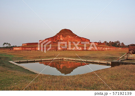パハルプールの仏教寺院遺跡群 57192139